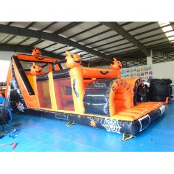 Corsa A Ostacoli Gonfiabile Di Halloween Del Cortile